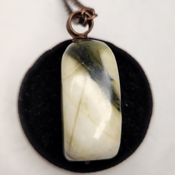 70s Serpentine Stone Pendant - Picture 5 of 11